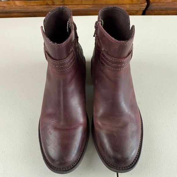 Clarks Burgundy Leather Zip Ankle Bootie Sz 7.5 Classic Neutral Everyday - Picture 2 of 8